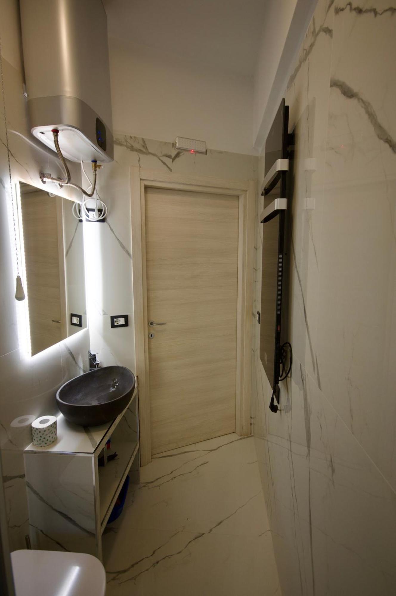 Apartment H2ome - Balbi In The Center Near The Station With Parking Genua